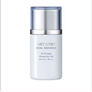 Artistry Illuminating Essence Sunscreen